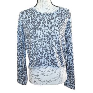 Antistar Women's Size Medium Gray Leopard Soft  Knit Cropped Long Sleeve Top